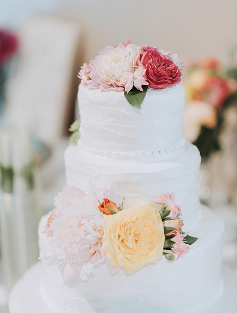 Wedding cake decorated with pink and white flowers